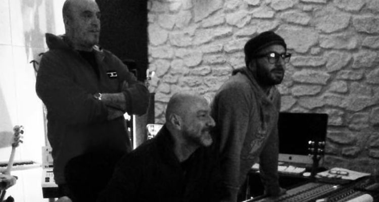 premiere_three hands collective_lunare_original